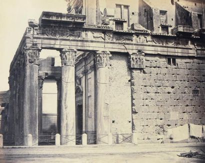 ROBERT MACPHERSON (1811-1872) Le Temple d'Antonin et Faustine, Via Sacra, Rome, vers...