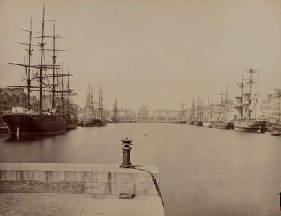 ANONYME Le port du Havre, 1881 Tirage albuminé montée sur page d'album. Taille image:...