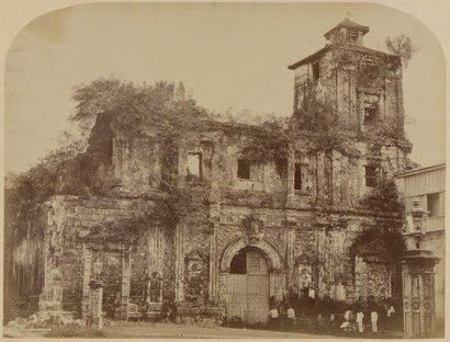 ANONYME Temple en ruine, Asie (Philippines), vers 1870. Tirage albuminé monté sur...