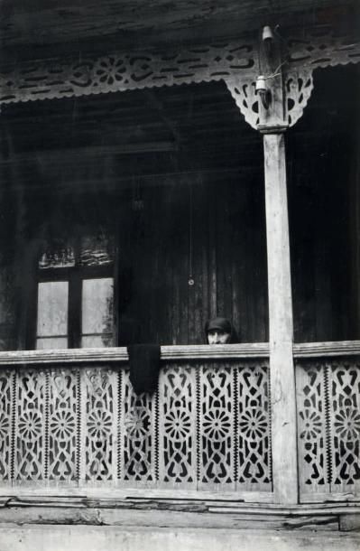 Henri Cartier-Bresson Près de Zugdidi, Georgie, 1954 Tirage argentique d'époque Tampon...