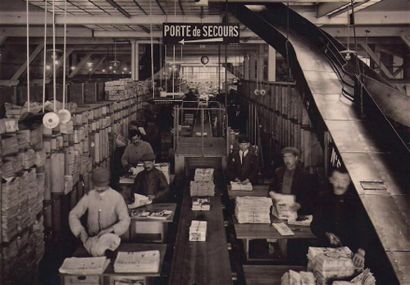 null PRESSE L'annexe des messageries Hachette, quai de Javel, vers 1923-1930. Lot...