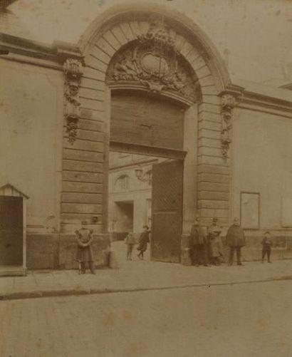 Eugène Atget (1857-1927) Le cherche midi, rue du cherche midi, vers 1899 Tirage albuminé....