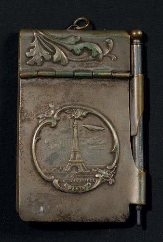 null CARNET-SOUVENIR Petit carnet-souvenir, en métal, avec crayon. Décor Tour Eiffel...