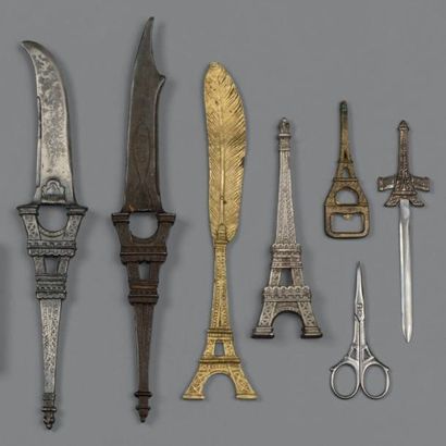 null LOT D'OBJETS Ensemble d'objets à l'effigie de la Tour Eiffel: 7 coupes-papier,...