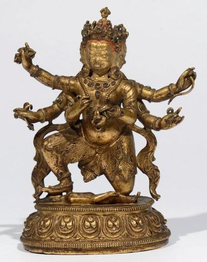 CHINE Statuette en bronze doré représentant la divinité à trois têtes Parnaçavari,...