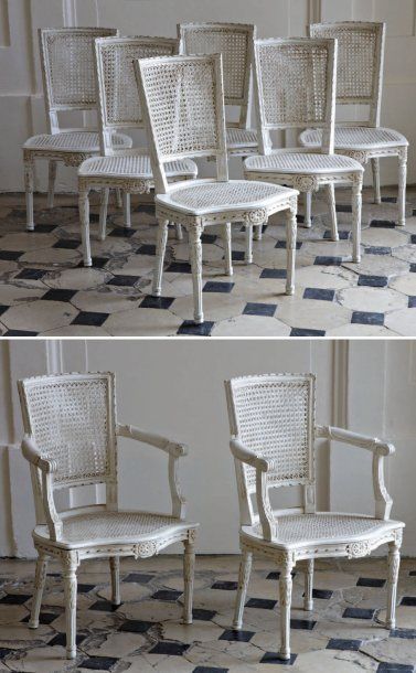 null MOBILIER DE SALON comprenant six chaises et deux fauteuils en hêtre relaqué...