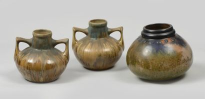 null Gilbert METENIER (1876- ?)


Paire de vases à anses, colles pansus en grès émaillé...