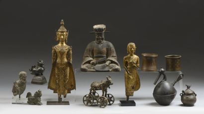 null Poids à opium en bronze ciselé et patiné à décor de Shinga


Siam, Laos ou Birmanie


H....