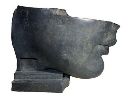 Igor MITORAJ (Né en 1944) Bocca, 1984 Sculpture en bronze à patine nuancée verte....