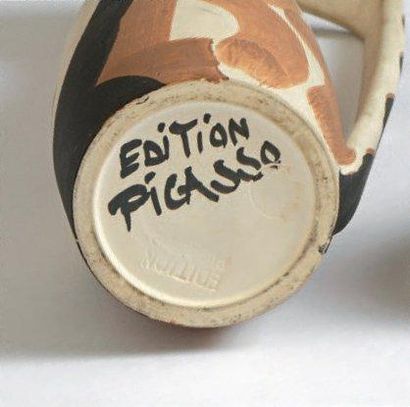 Pablo Picasso (1881-1973) Visage Pichet en terre cuite polychrome Edition Picasso...
