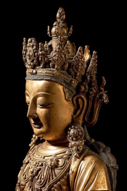  Rare et importante statue en bronze doré représentant amitayus Chine, période Kangxi,...