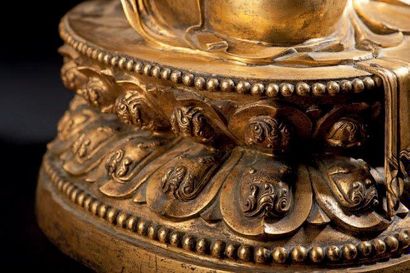  Rare et importante statue en bronze doré représentant amitayus Chine, période Kangxi,...