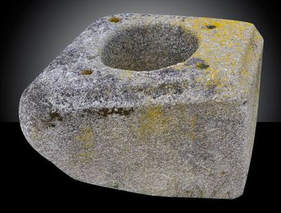 null BAC DE FORME IRRÉGULIÈRE Matériaux Granit Longueur: +/- 64 cm Largeur: 50 cm...