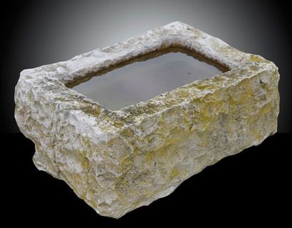 null ABREUVOIR EN PIERRE DE FORME RECTANGULAIRE Matériaux Calcaire 70x52 cm Hauteur:...