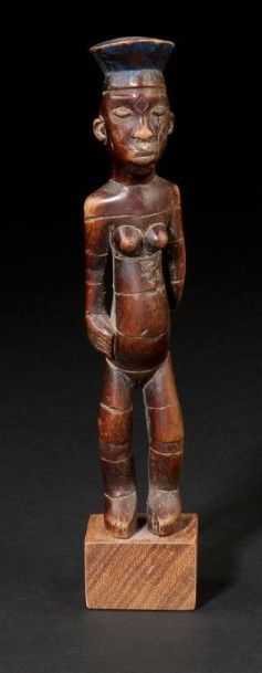 null Mangbetu - R.D.C Personnage féminin debout Sculpture en bois à patine noire....