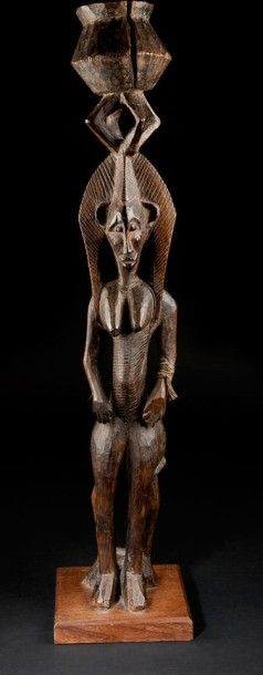 null Bambara - Mali Grand personnage féminin assis Sculpture en bois patiné H: 95...