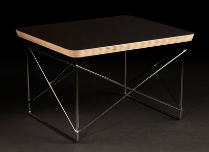 Charles Eames(1907-1978) LTR( Low Table Rod Base )Petite table d'appoint, le plateau...