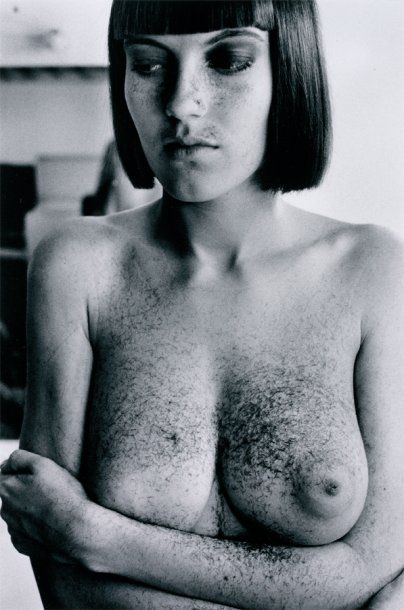 Helmut Newton "Arielle after haircut" - 1982 Tirage argentique sur papier baryté...