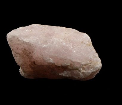 null Quartz (cristal de roche) rose H. 8 L. 17 cm