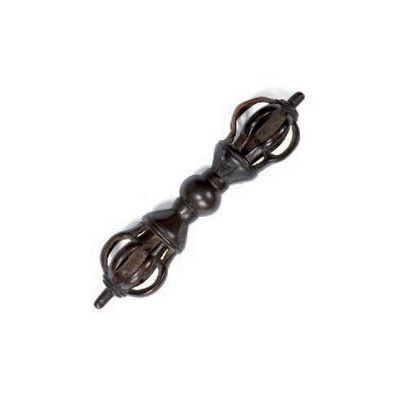 null Vajra en bronze De patine brun clair Tibet, XVIIIème siècle L.: 12,5 cm Provenance:...