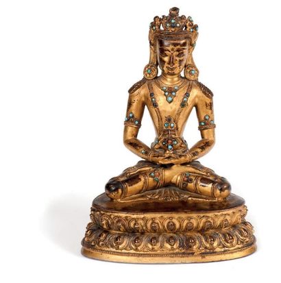  Sujet en bronze doré et incrustations de turquoises Représentant le buddha amitayus...