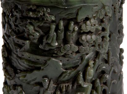 null Grand porte pinceaux bitong
En jade vert épinard finement sculpté sur son pourtour...