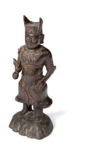 null Sujet en bronze Anciennement laqué en or représentant un gardien du taoïsme...
