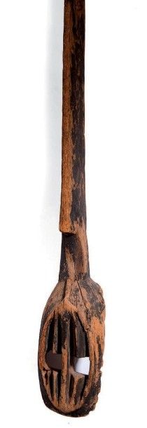 null Masque à hampe
En bois sculpté à patiné érodée très ancienne (restaurations)
Dogon....