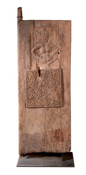 null Porte en bois sculpté
Patiné, à décors de femme en position traditionnelle
Île...