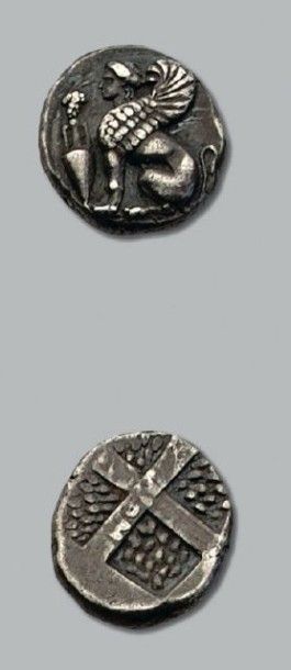 null ÎLES d'IONIE: Chios (490-350 av. J.-C.)
Drachme. 3,74 g.
Sphinx assis à gauche....