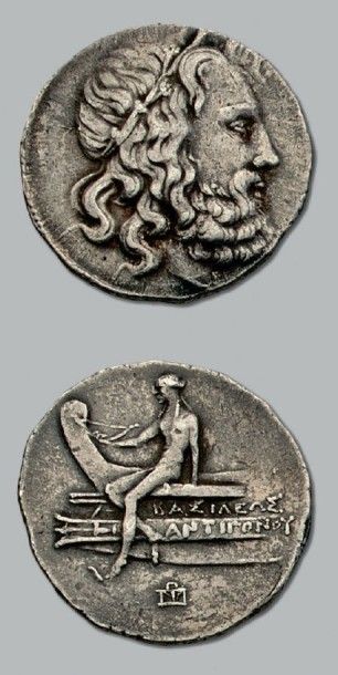 null Antigone Doson (229-220 av. J.-C.)
Tétradrachme. 17,12 g.
Tête barbue de Poséidon...