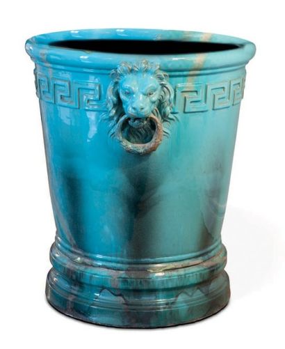 Clément MASSIER (1844-1917) Grand vase en terre cuite émaillée à décors de grecques...