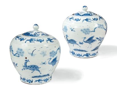 null Paire de vases balustre couvert
En porcelaine bleue sur fond blanc à décor végétal...
