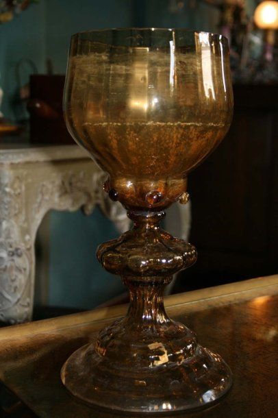 null Grand verre en cristal ambré XIX° siècle. H : 31 cm 