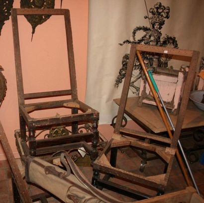 null Trois fûts de chaise de style Louis XIII. XIX ° siècle. Piétement balustre,...