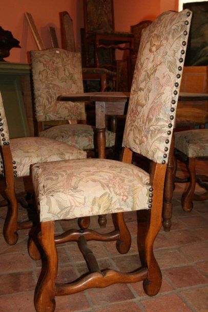 null Quatre chaises de style Louis XIII. Piétement os de mouton. Travail moderne