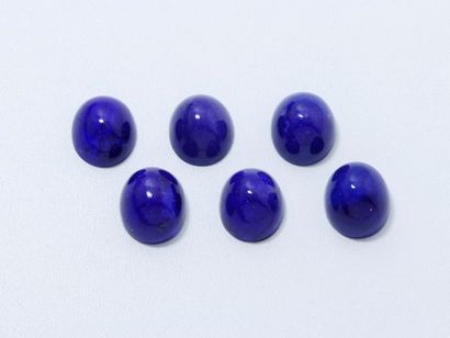 null Lot de lapis lazuli teinté composé de 6 cabochons.
Poids: 99.80 cts l'ensem...