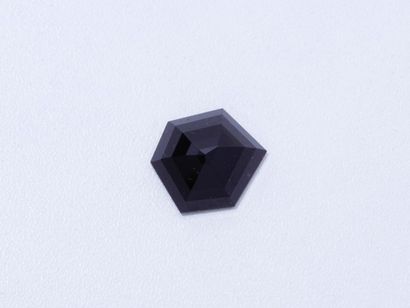 null Tourmaline noire taille fantaisie sur papier.
Poids: 9.60 cts