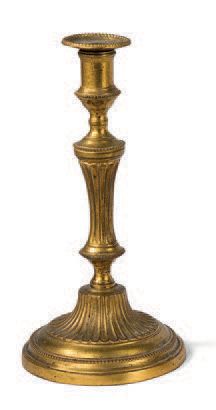 null Paire de flambeaux en bronze doré
D'époque Louis XVI. H. 26,5 cm
• On joint:
Paire...