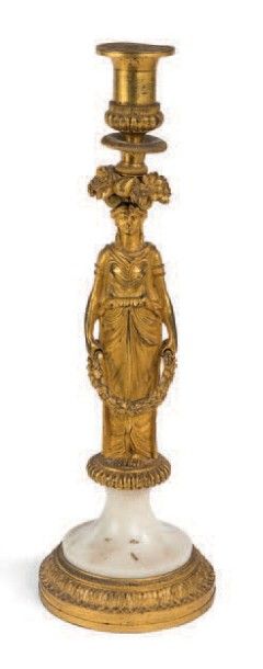 null Paire de flambeaux en bronze doré
D'époque Louis XVI. H. 26,5 cm
• On joint:
Paire...