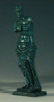 SALVADOR DALI (1904-1989) LA VENUS DE MILO AUX TIROIRS Bronze à patine verte Signé...