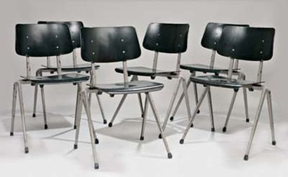 FRISO KRAMER (dans le goût) Série de 6 chaises industrielles, vers 1960. Piètement...