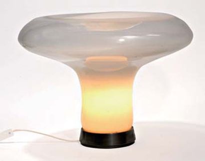 ANGELLO MANGIAROTTI (né en 1921) Lesbo Lampe de table de forme organique créée en...