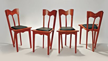 BOREK SIPEK (NÉ EN 1949) Paire de chaises, modèle « Dora » en cerisier massif à cinq...