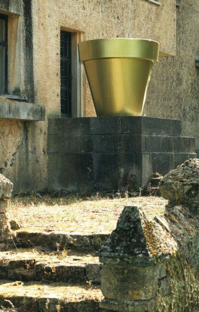 BOCCHIETTO Vase, modèle « Vas Two » Vase monumental en polyéthylène moulé de couleur...