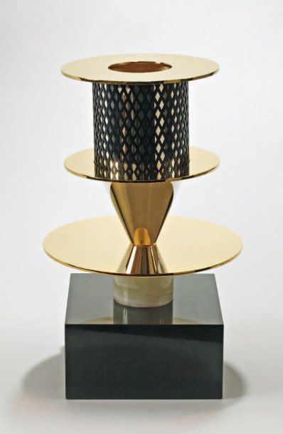 ETTORE SOTTSASS (1917-2007) Vase modèle "Ombrella di Buddha". Vase présentant différents...