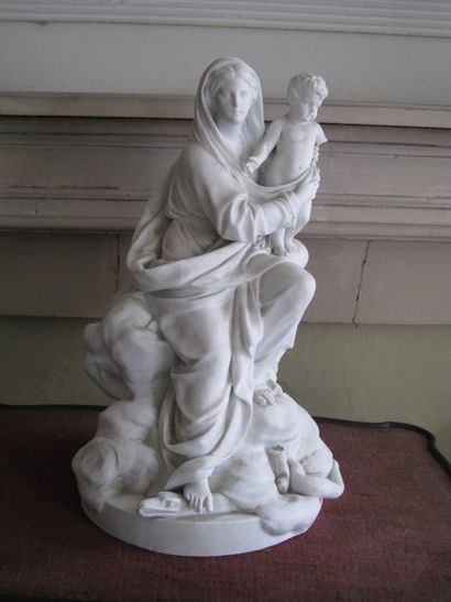 Biscuit représentant la Vierge à l'enfant....