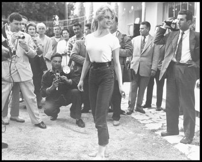 Patrick MORIN (1928 - 2002) Brigitte Bardot devant les photographes
Tirage argentique ...