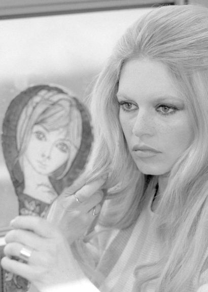 Jean Pierre FIZET (né en 1942) Brigitte Bardot 
Tirage format 42 x 30  cm signé à...