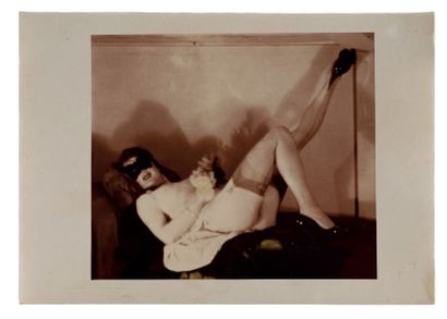 PIERRE MOLINIER (1900-1976) 
Autoportrait en «fille magique» - 1958
Trois (3) tirages...
